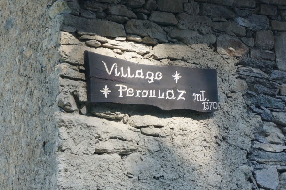 Peroulaz village in Pila